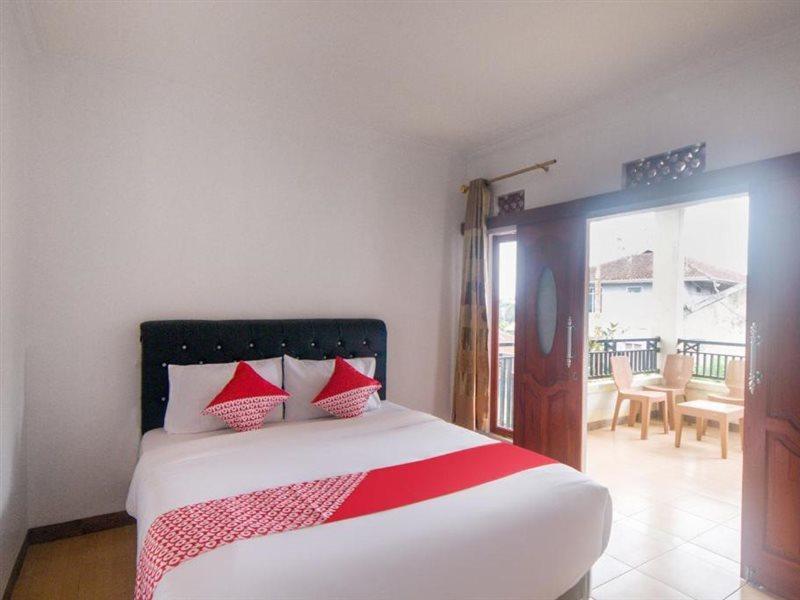 Oyo 2938 Bumi Ahsan 102 Syariah Hotel 2*